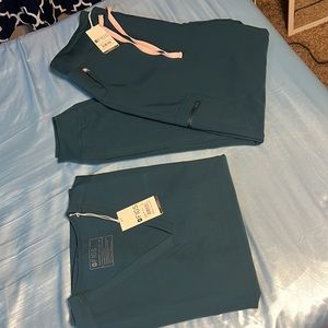 FIGS Technical Collection Scrub Set